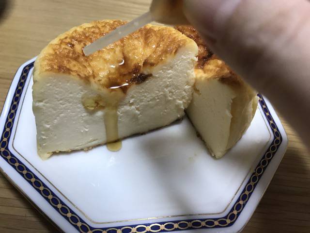 バスクチーズケーキメープルシロップつき