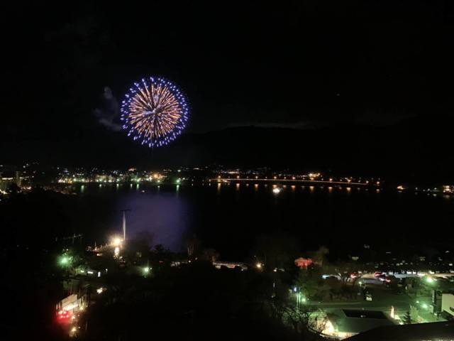 河口湖の冬の花火