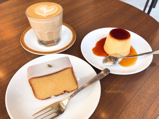 オクサワファクトリーカフェラテとプリンとレモンケーキ