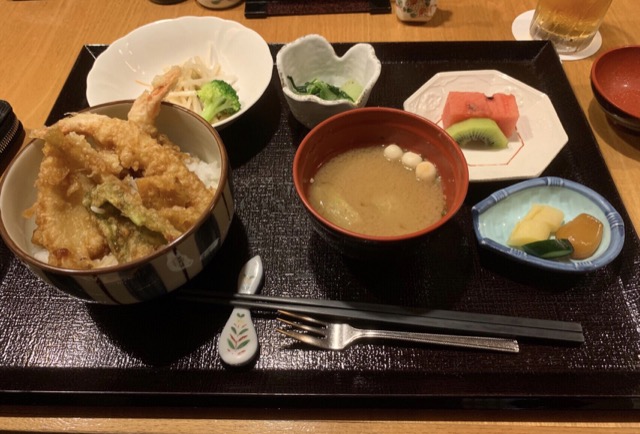 木都里亭のランチの天丼